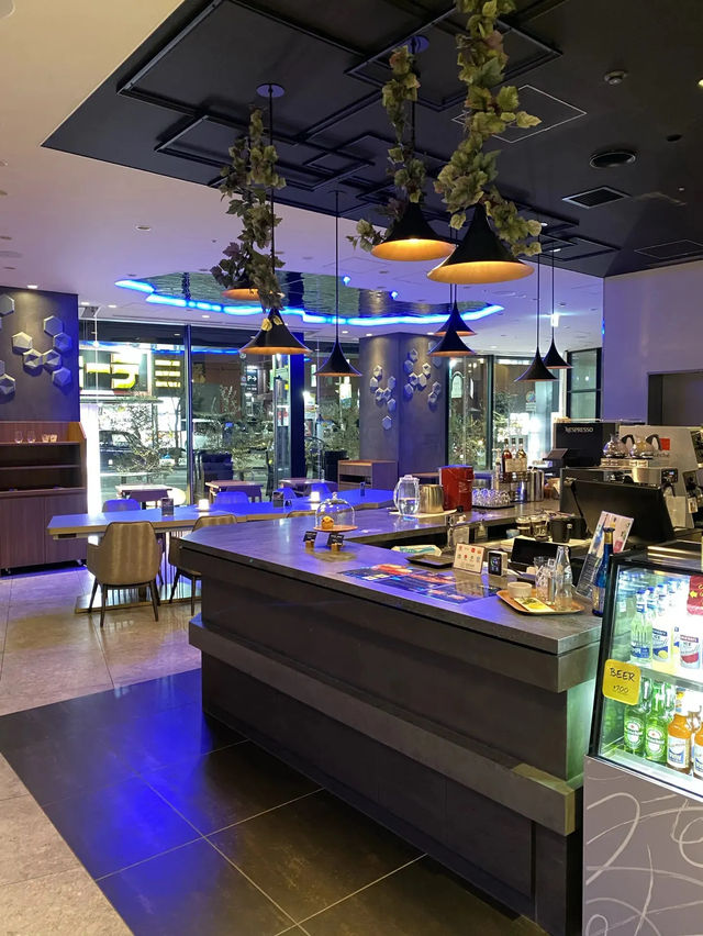 宿泊者限定！夜カフェはホテルラウンジで