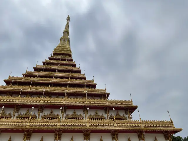 ชมวิวที่ พระมหาธาตุแก่นนคร