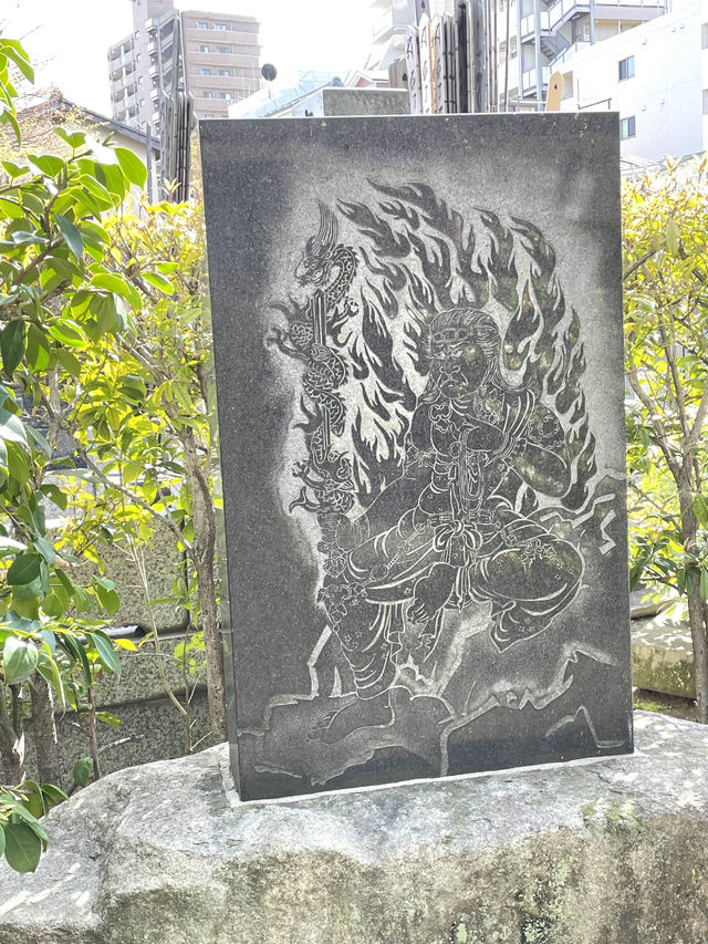 【寶蔵院/東京都】三界萬霊の石碑と石像が見守る寺院