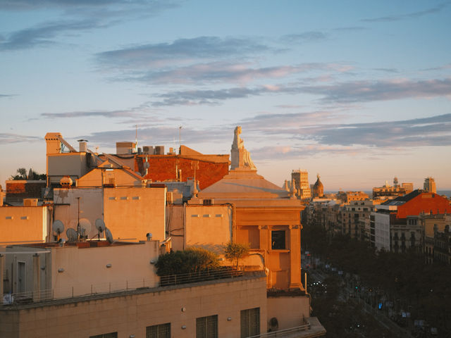 西班牙🇪🇸 巴塞羅拿日落必去地— 米拉之家