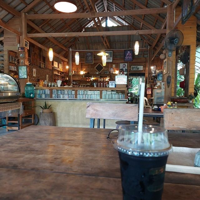 ร้านบ้านชาในป่าฝน Tea House in Rainforest