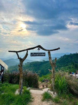 บ้านเขากลม露營｜洛坤府