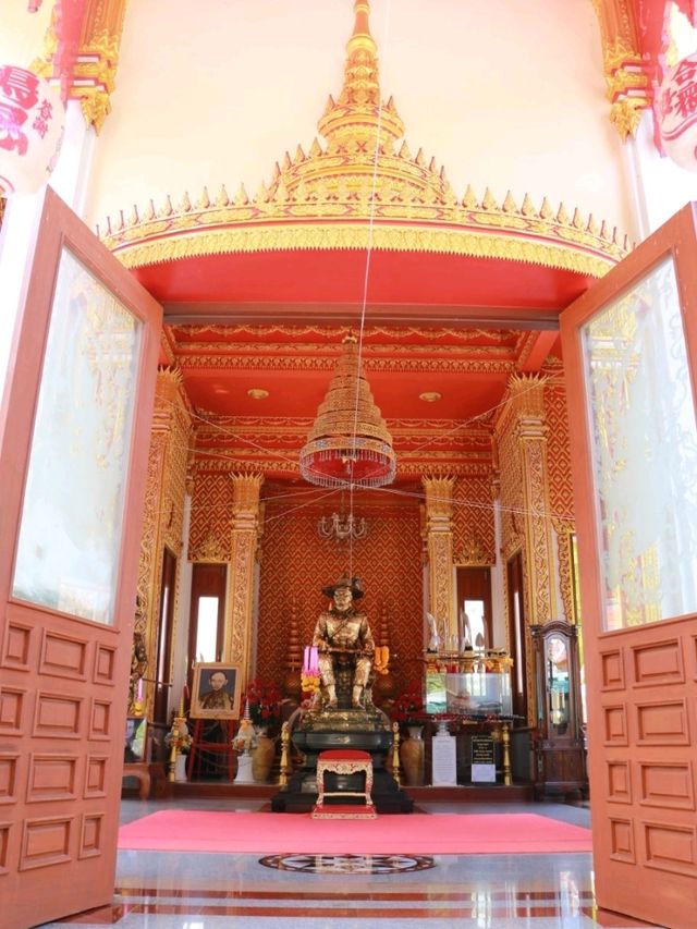 สักการะพระเจ้าตากสิน วัดลุ่ม