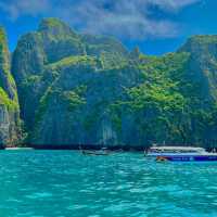 🌊 Enjoy the Natural Beauty of Phi Phi Island🏝️