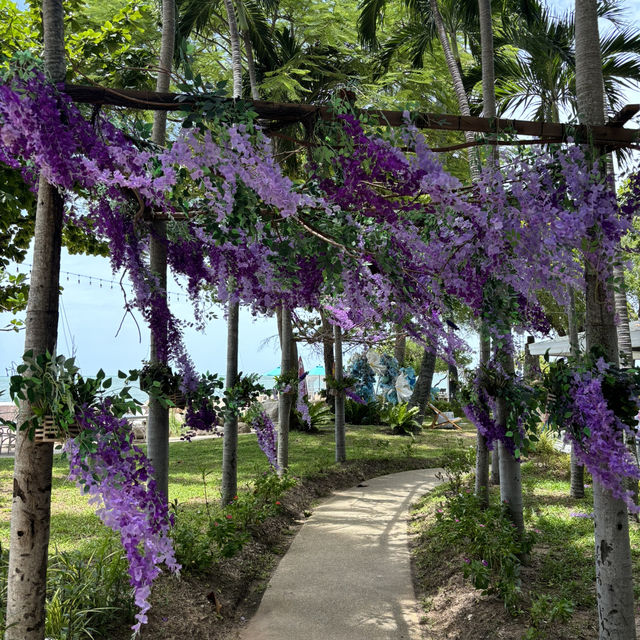 「泰國芭提雅的花園海景度假酒店：泳池與私人海灘的極致享受」