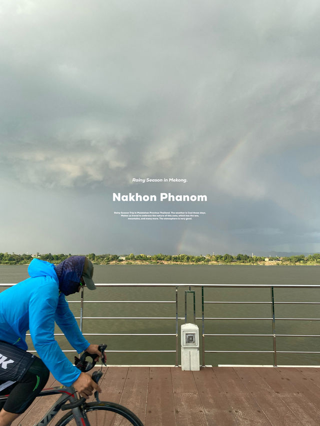 เที่ยวริมแม่น้ำโขง | จ.นครพนม 🚶🏻⛰️🌧️🌈