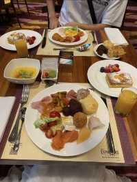 【2ショット確約✨】ディズニーの朝食でドナルドに会えたの最高すぎる話！！