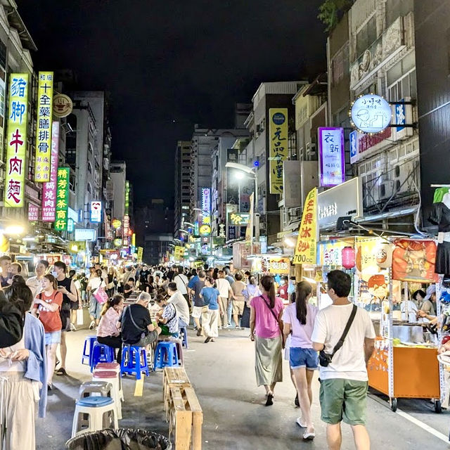 高雄喜迎旅店-設施齊備，位置極佳，六合夜市就在附近