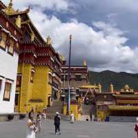 Largest Tibetan Buddhist monastery in Yunnan