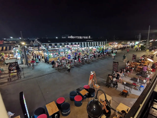 “ตลาดนัดรถไฟศรีนครินทร์” ตลาดวินเทจกลางคืน