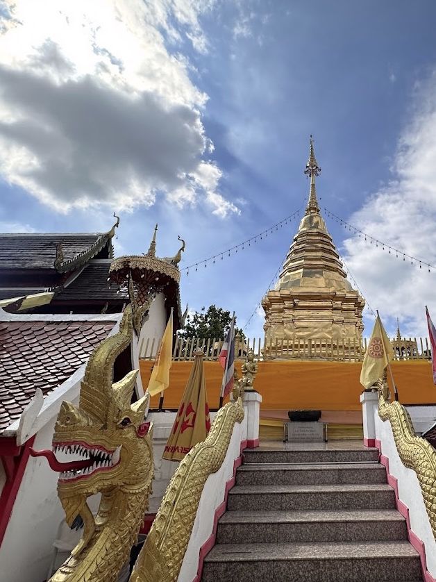 หลวงพ่อทันใจ วัดพระธาตุดอยคำ เชียงใหม่