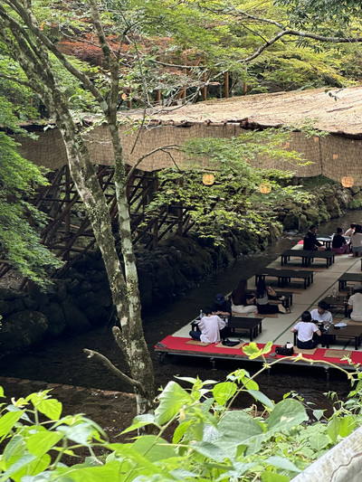 ˏˋ 石段×赤い灯籠が美しい貴船神社 ˎˊ˗ | Trip.com 京都 ˏˋ 石段×赤い灯籠が美しい貴船神社 ˎˊ˗ | Trip.com 京都