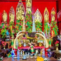 สักการะศาลเจ้าพ่อหลักเมืองชลบุรี