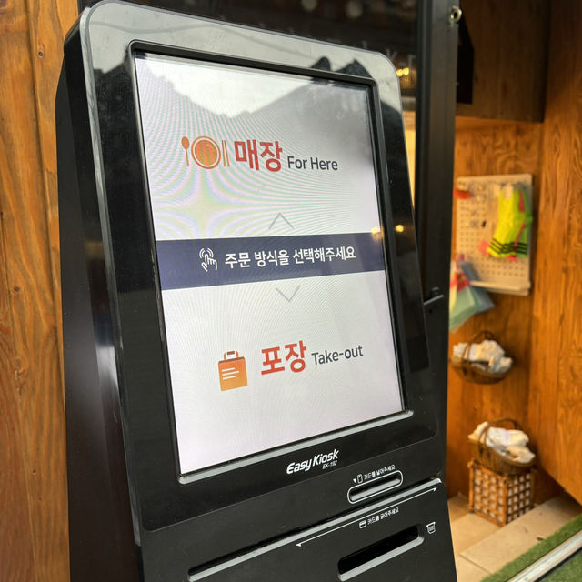 【韓国】ホンデ駅近韓国家庭料理定食が安くて美味しい食堂🇰🇷