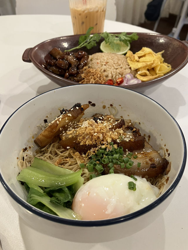 방콕 카오산로드 맛집 - 아시안 푸드🥢