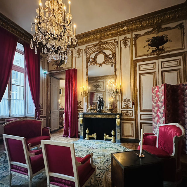 Very beautiful castle with easy to photo