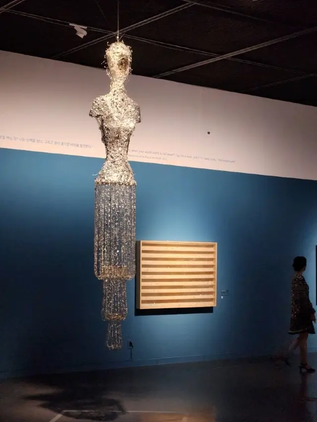 At the End of the Ever-Splitting World: A Memorable Fall Exhibition at the Seoul Museum of Art Main Building