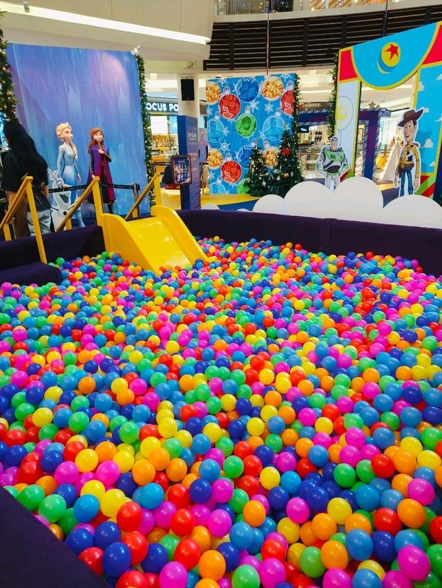 Step Into a Festive Wonderland at Paradigm Mall