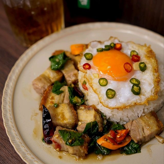 泰國曼谷_กะเพราตาแป๊ะ Gapow Tapae_脆皮豬肉打拋