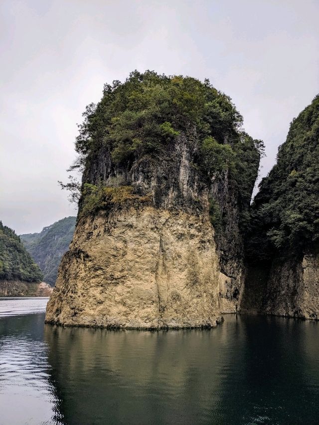 貴州銅仁大峽谷，乘船漂流感受壯闊的山河秀麗