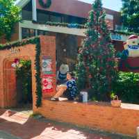 Huus Plate: A Cozy Bangkok Cafe with Festive Vibes and Artistic Flair