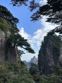 🏞️ Hiking Huangshan: A Journey Through China’s Yellow Mountains 🌄