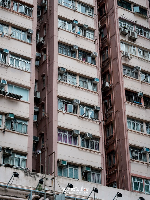 เช้าวันศุกร์แสนสงบในย่าน Wan Chai ฮ่องกงในวันหยุด