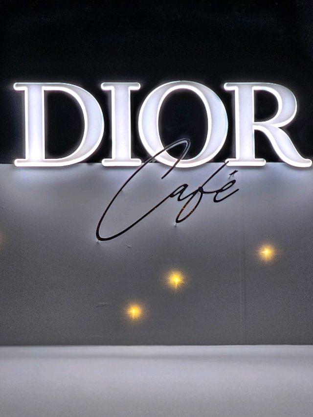 【期間限定dior cafe】