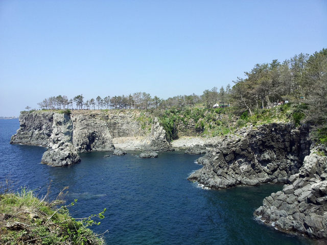 Jeju’s lone guardian of the sea: Oedolgae Rock