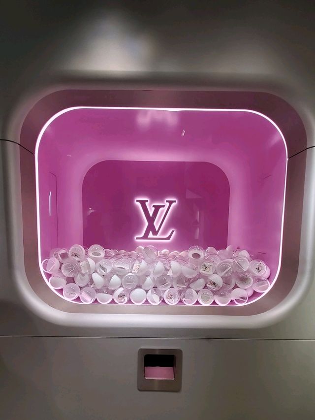 LOUIS VUITTON x MURAKAMI POP-UP STORE💗London💗