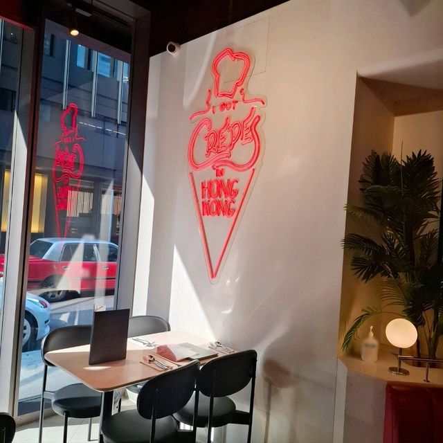 置身玻璃屋，歎爆餡可麗餅