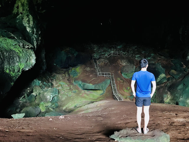 “Niah Cave: The Majestic Gateway to Prehistoric Wonders”