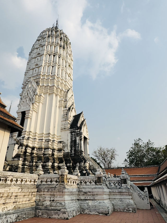วัดพุทไธสวรรย์ สายมูต้องมาเสริมโชคลาภและพลังศรัทธา