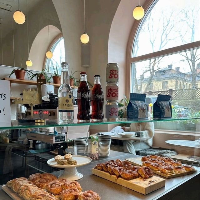 Abasolutely perfect spot for bite and coffee