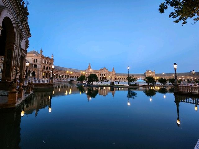 [🇪🇸セビージャ] セビージャのスペイン広場で魅力的な夕暮れのひとときを