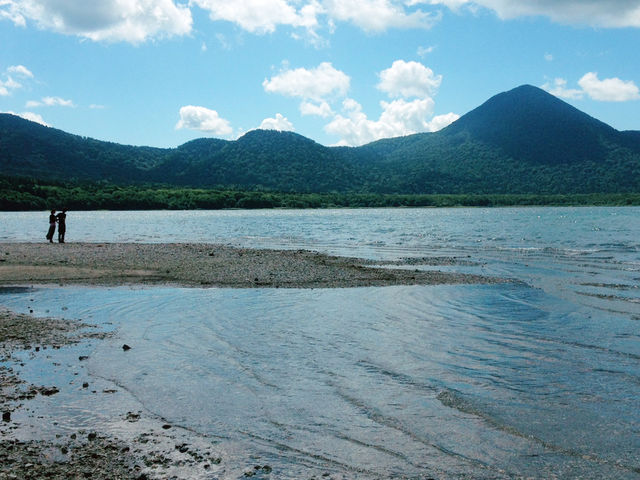 【青森　涼風が通り抜ける霊場・恐山、カルデラ湖の宇曽利湖と下北半島　大間崎　仏ヶ浦での日没】