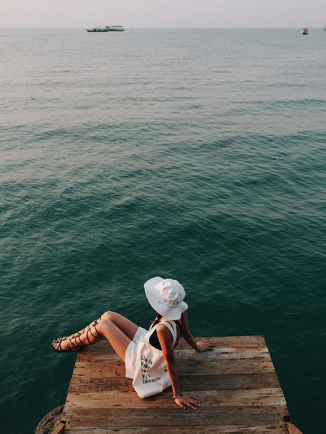 นั่งมองวิวทะเลแล้วมันฮีลใจ 🧡🌊
