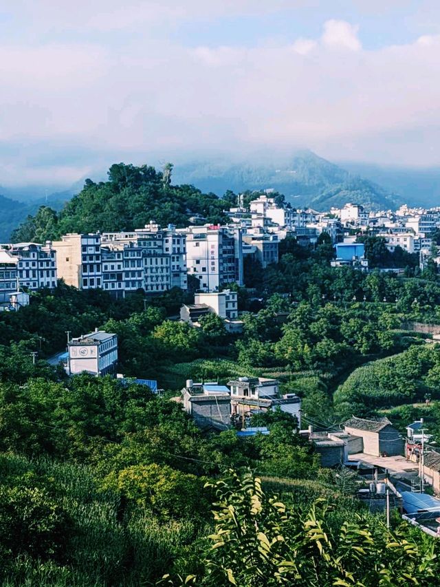 中國雲南著名旅遊小鎮：魯史古鎮，適合打卡拍照📸