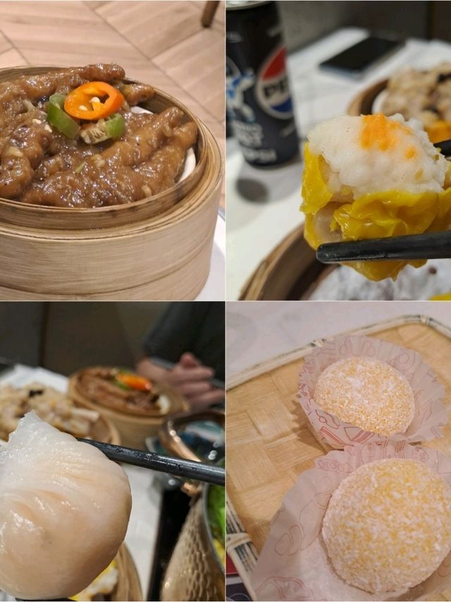 和牛火鍋加上點心美食