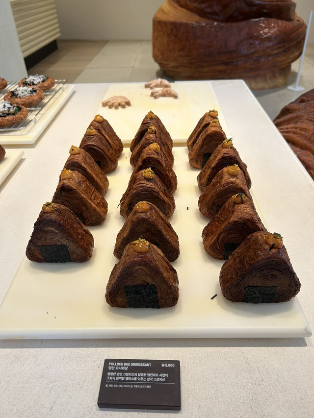 【ソウル🇰🇷新沙】おにぎり×クロワッサン！？カフェ🥐