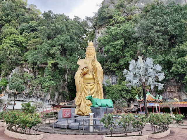🌿 Nam Thean Tong Temple: A Serene Escape in Ipoh’s Limestone Hills