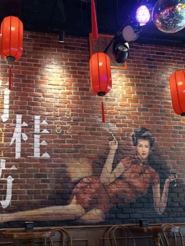Steamy Claypot & Retro Vibes at Lan Kwai Fong 1982!