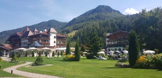 🏔️ Hotel Der Lärchenhof – "쉼과 정성을 담은, 진짜 5성급의 품격"