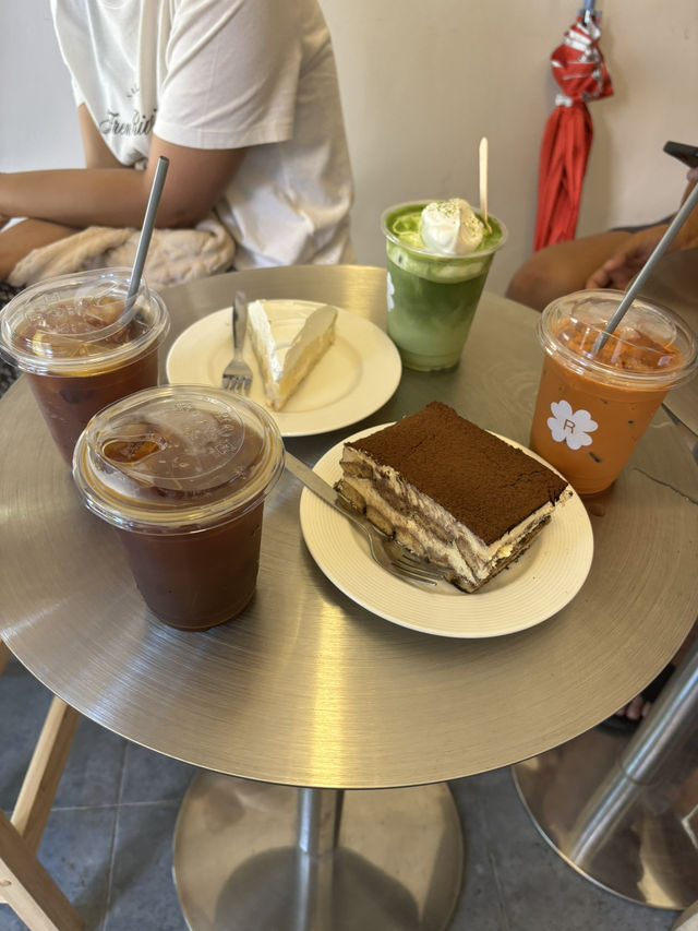 Rally Cafe ย่านเมืองเก่าสงขลา mood ดีมากกก
