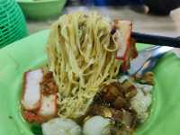 เฮ่งกี่ ต้นตำรับตำนาน 90 ปี บะหมี่โพธาราม