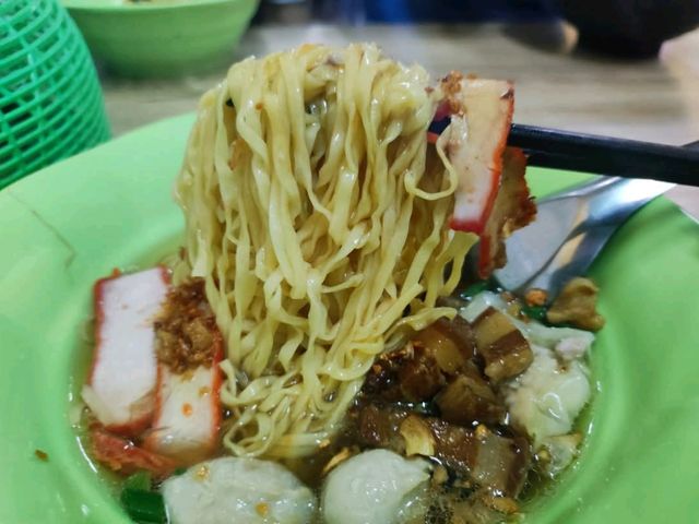 เฮ่งกี่ ต้นตำรับตำนาน 90 ปี บะหมี่โพธาราม