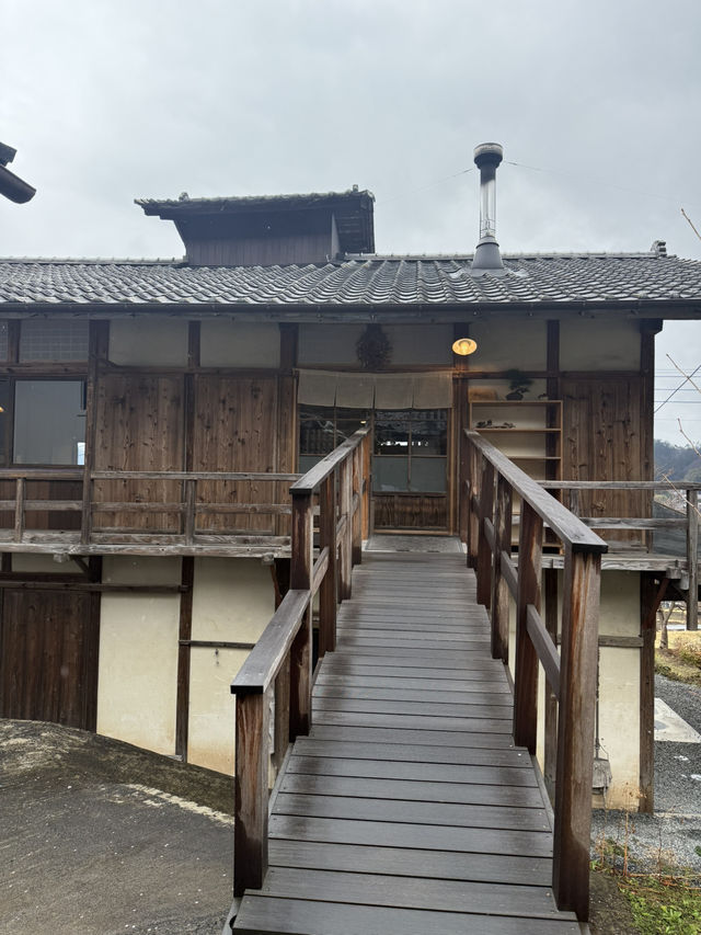 築100年の蚕屋をリノベーションした絶景ピザカフェ「つきよの見晴らし cafe ろば」