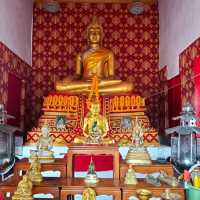 สักการะหลวงพ่อดำ ณ วัดทองบางระมาด