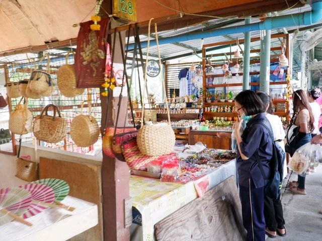 นำเที่ยว ตลาดน้ำบางน้ำผึ้ง ใกล้กรุง