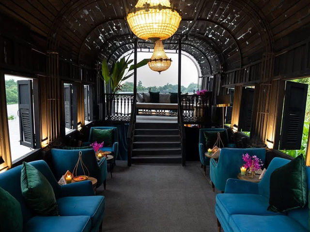  Dining Experience in boat